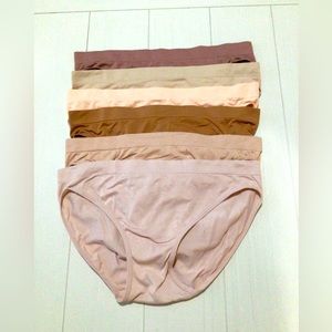 Attributes NWOT women’s panties.